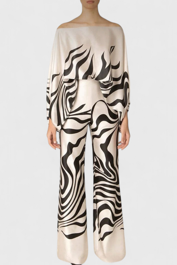 Sybella Dviejų Dalių Komplektas su Atvirais Pečiais ir Plačiais Batai