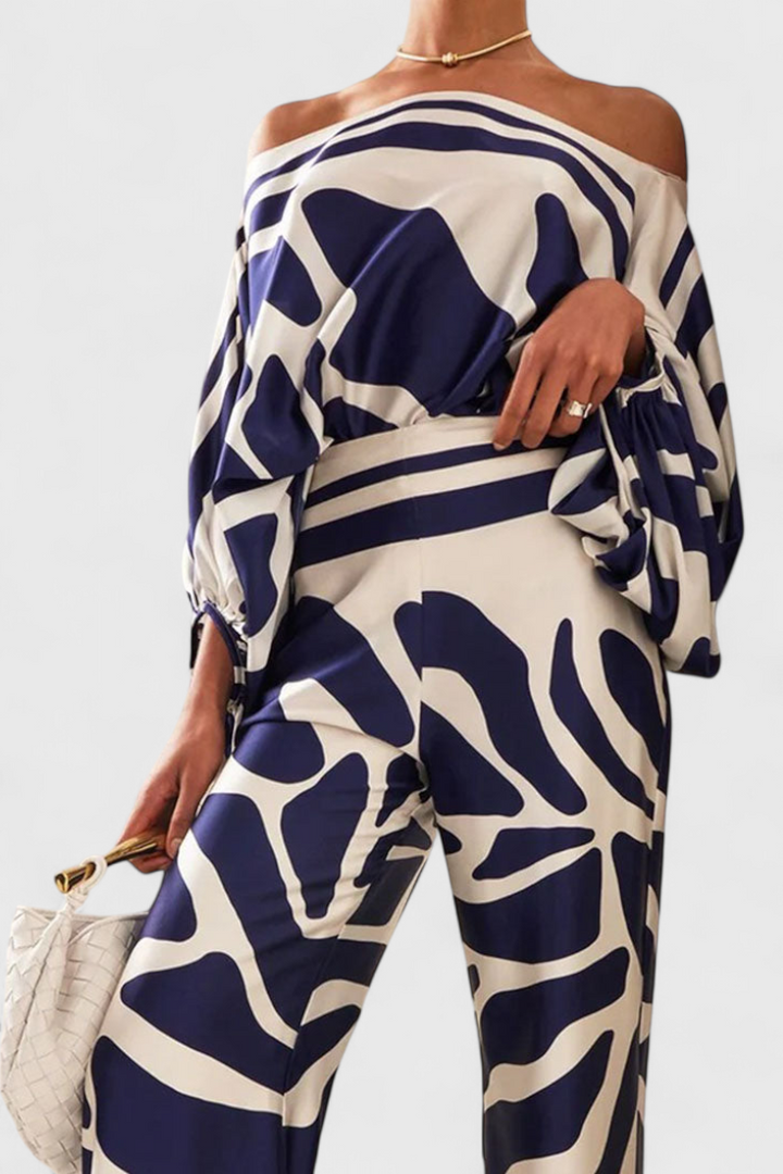 Sybella Dviejų Dalių Komplektas su Atvirais Pečiais ir Platėjančiais Batai