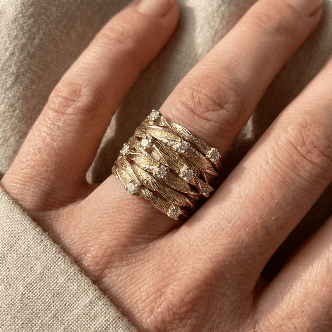 Vintage Auksinis Žiedas su Amžinu Žavesiu