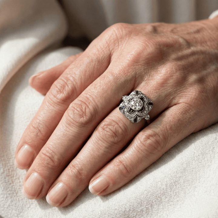 Vintage Sidabro Žiedas su Mėlynu Zirconiu Elegancija