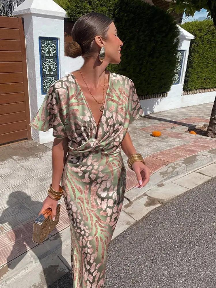 Konstanca | Gėlių Suknelė su Plisuotais Elementais ir V Formos Iškirpte