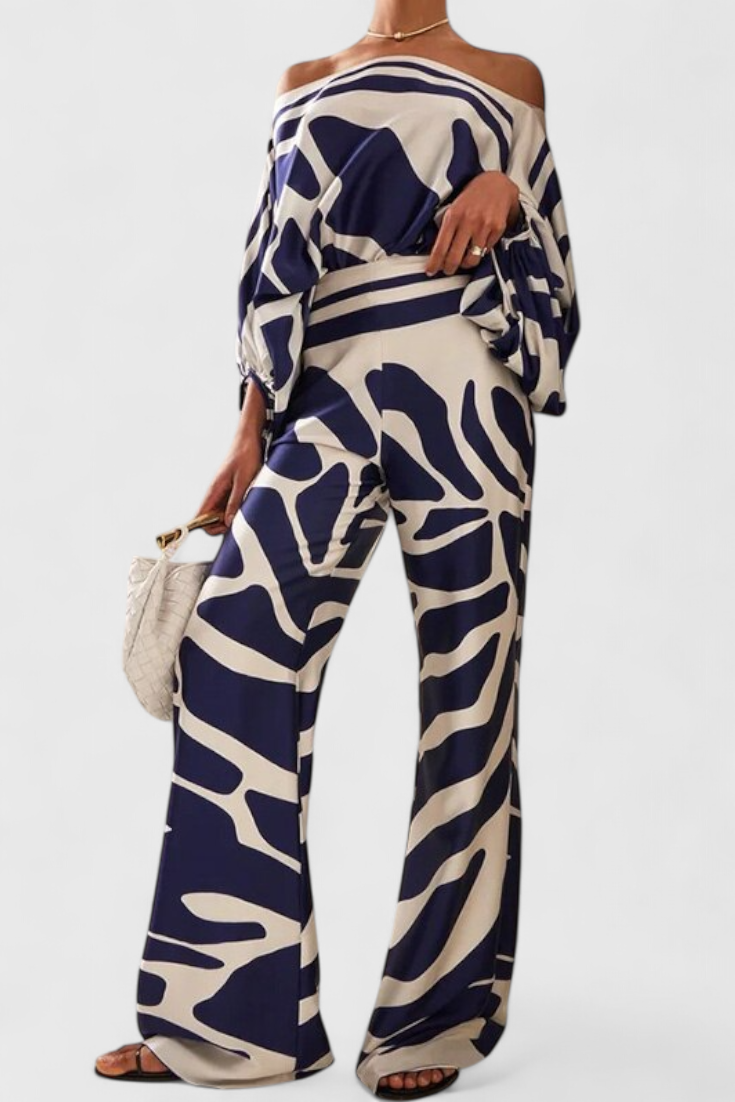 Sybella Dviejų Dalių Komplektas su Atvirais Pečiais ir Platėjančiais Batai