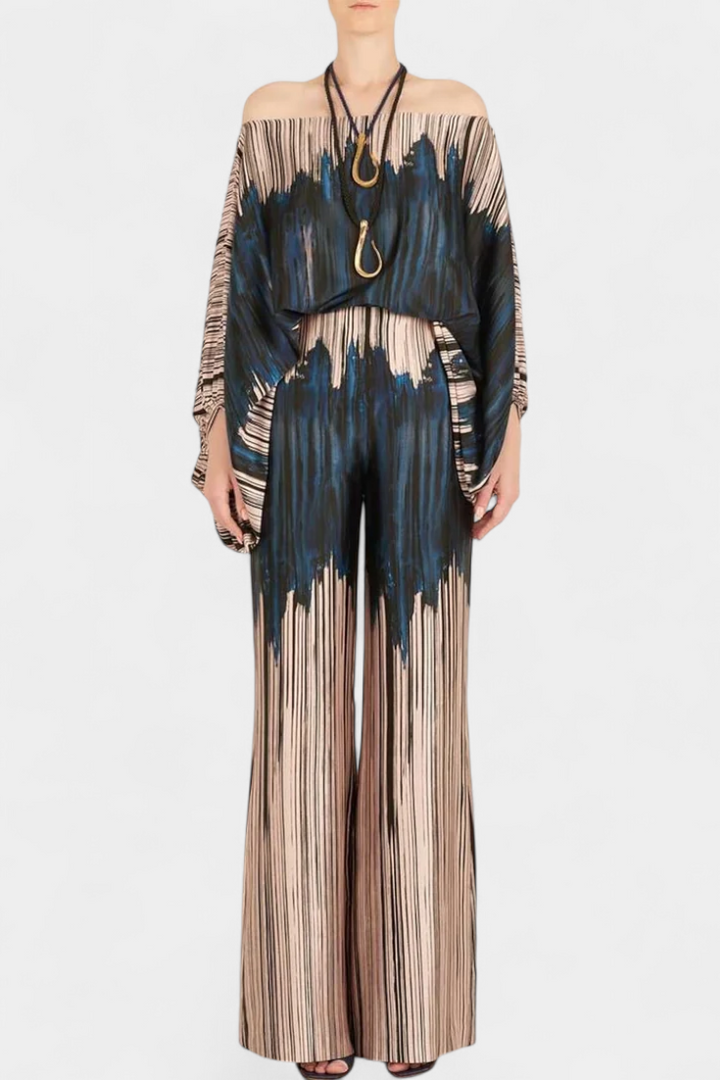 Sybella Dviejų Dalių Komplektas su Atvirais Pečiais ir Platėmis Kelnėmis su Raštu