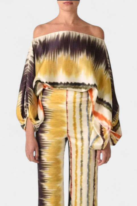 Sybella Dviejų Dalių Komplektas su Atvirais Pečiais ir Plataus Dizaino Batai