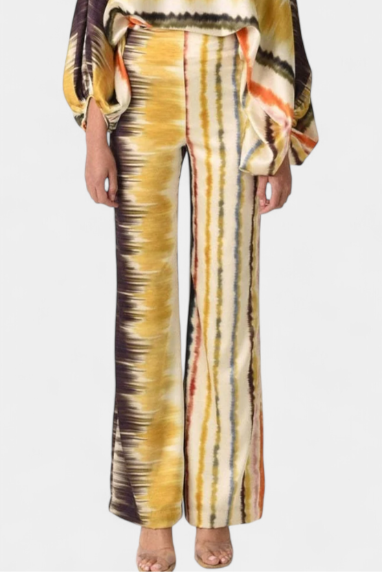 Sybella Dviejų Dalių Komplektas su Atvirais Pečiais ir Plataus Dizaino Batai