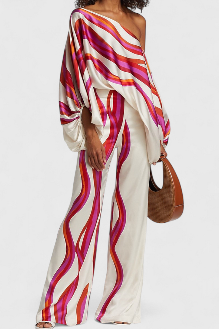 Sybella Dviejų Dalių Komplektas su Atvirais Petnešomis ir Platais Kelnėmis su Raštu