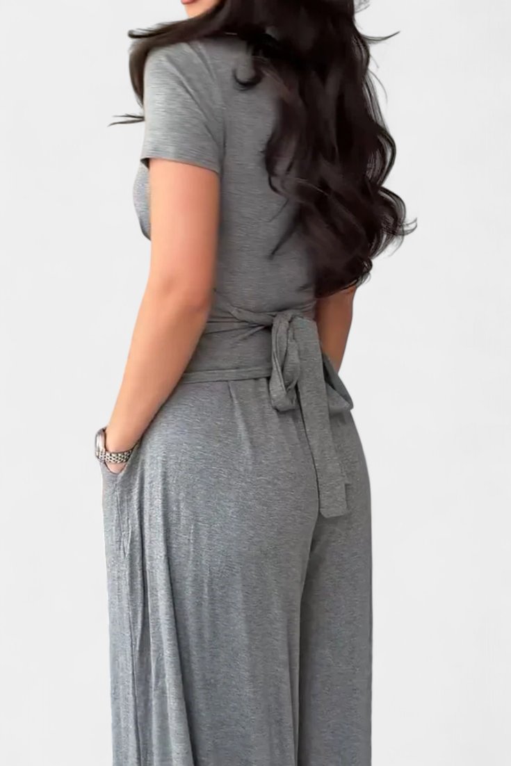 Ruslana Dviejų Dalių Komplektas su Kryžminiu V Formos Dekolte