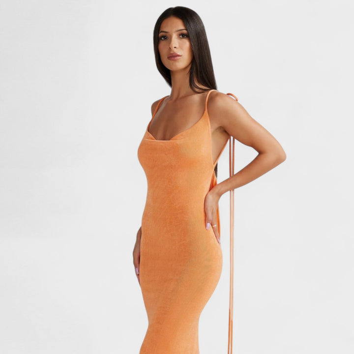 Luna - Suknelė, švenčianti jūsų formas