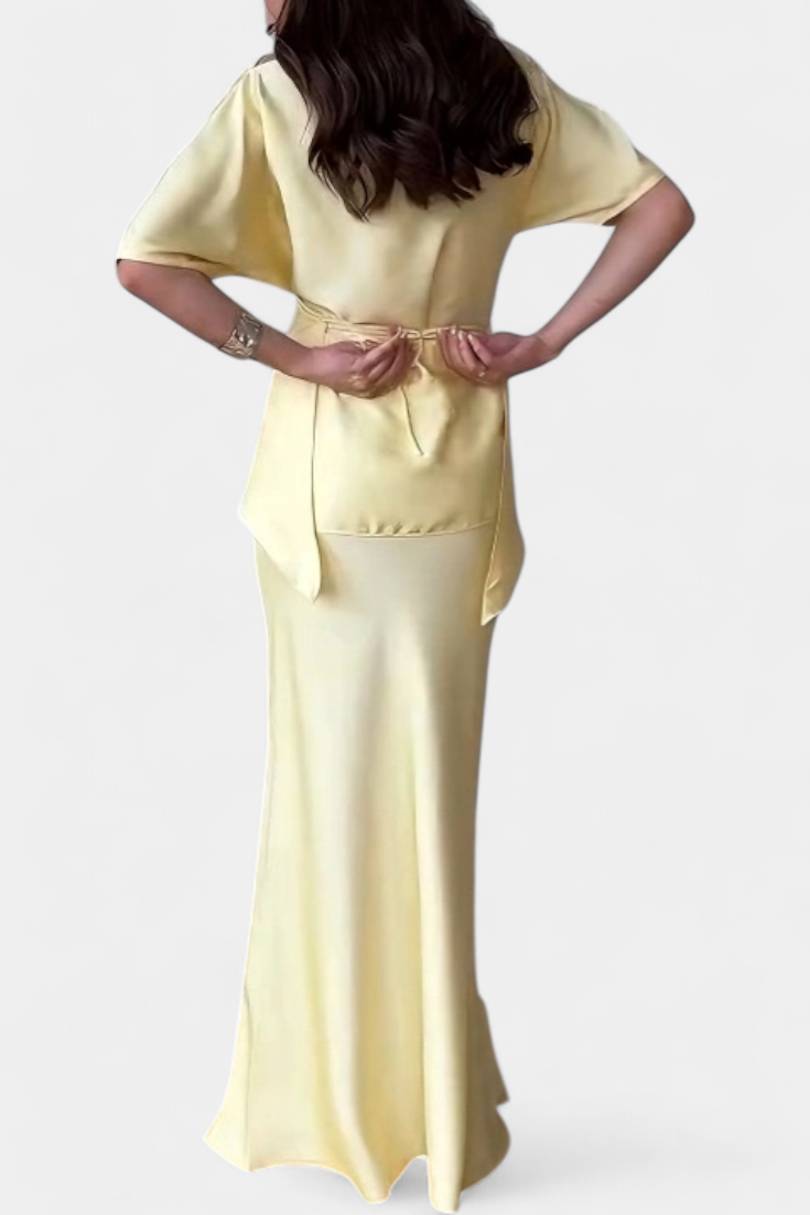 Veleda Top su Kryžminėmis Petnešomis ir Plūstančiais Sijonais