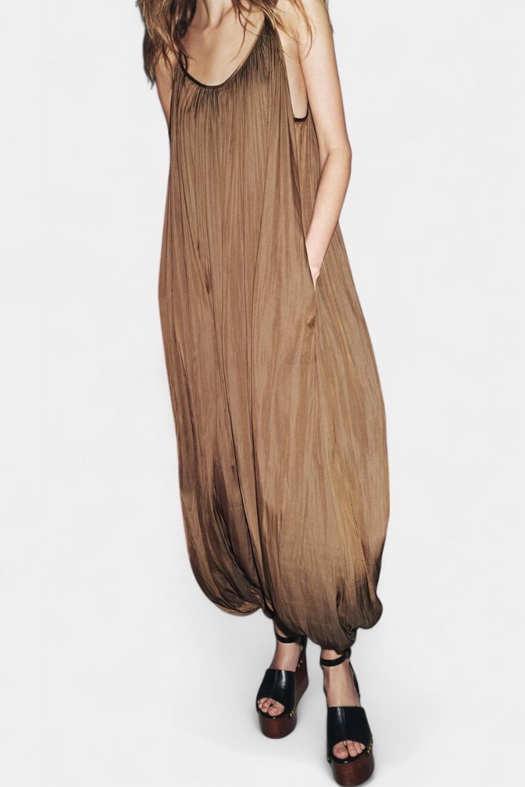 Lūcija Mono Garais Plisėtas su Laisvu Siluetu